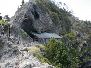 伊豆の石室神社