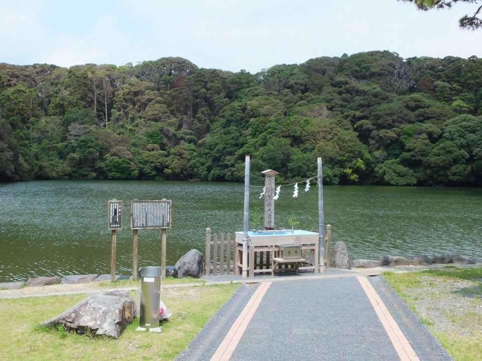 桜ヶ池　池宮神社